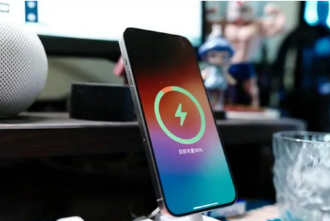 攀枝花苹果15换屏服务分享用什么充电器给iPhone15充电更好 